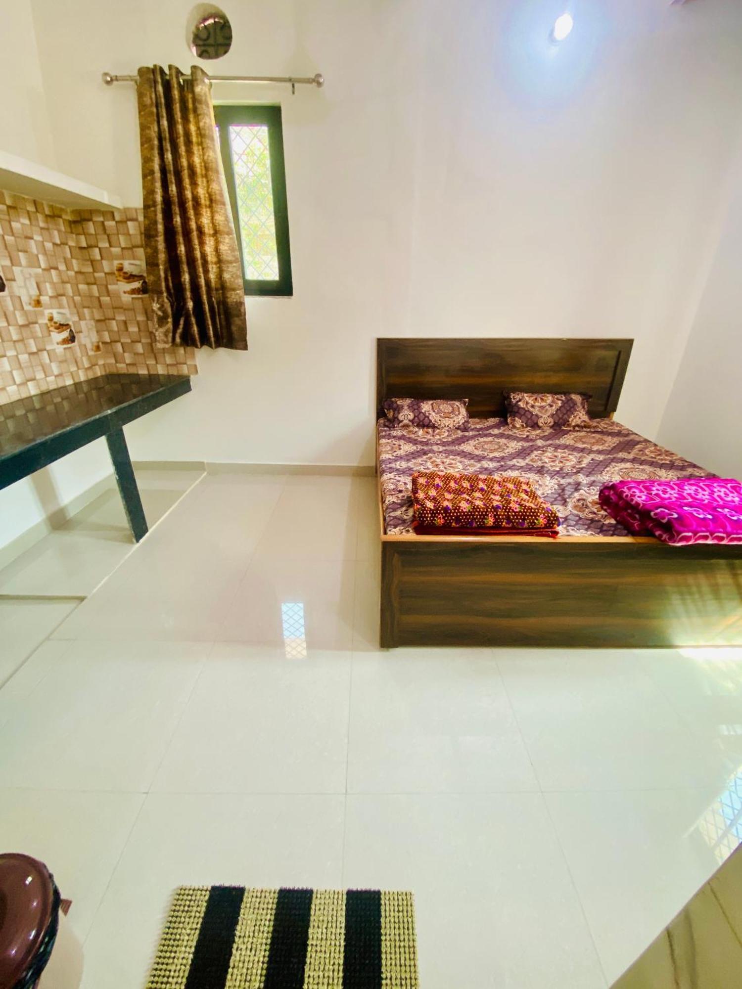 Nirupam Sadan Homestay Vrindāvan エクステリア 写真