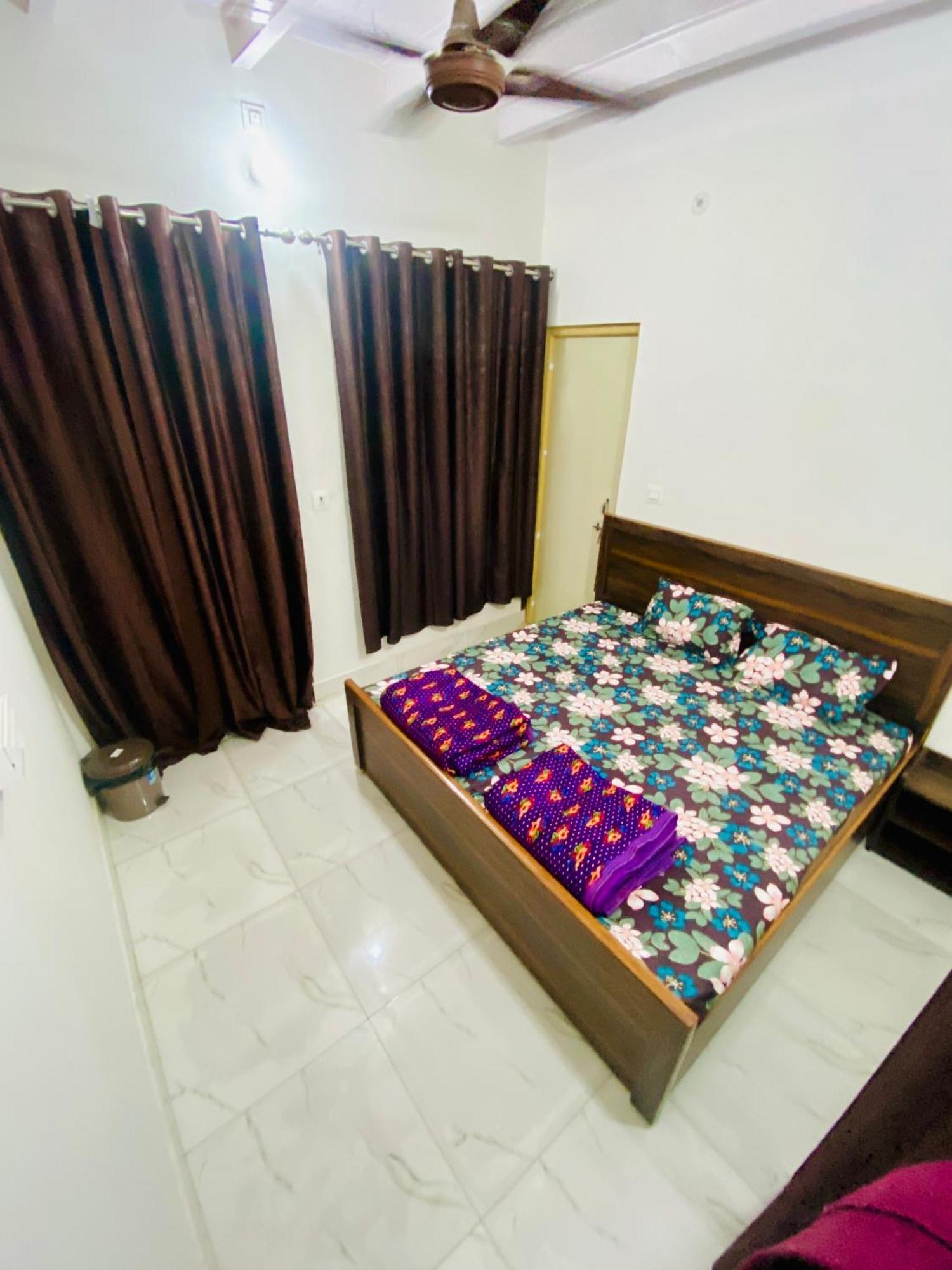 Nirupam Sadan Homestay Vrindāvan エクステリア 写真