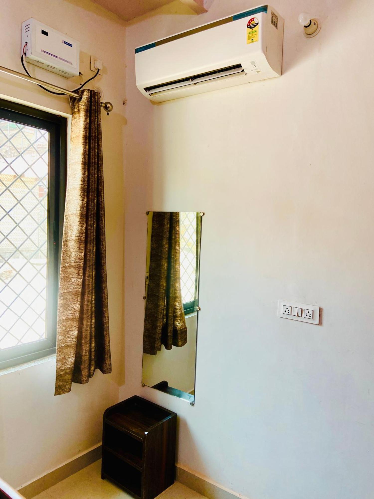 Nirupam Sadan Homestay Vrindāvan エクステリア 写真