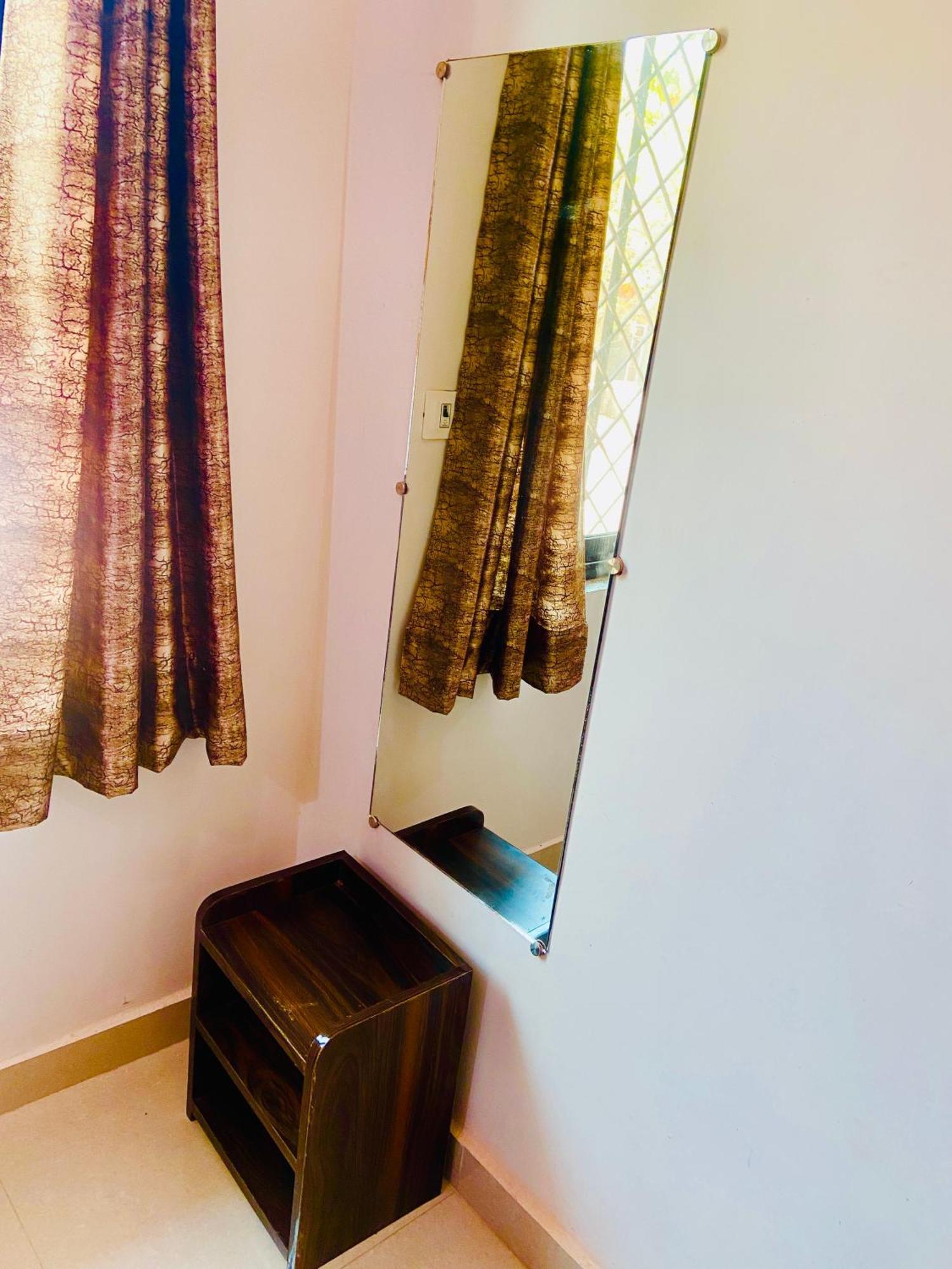 Nirupam Sadan Homestay Vrindāvan エクステリア 写真